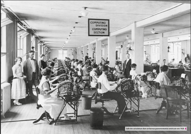 « Salle des calculateurs dans un bureau
                        gouvernemental américain vers 1920. »